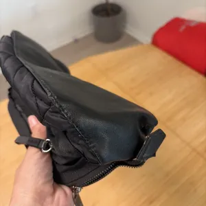 Lululemon Don't Sweat It Kit Quilted Bag Black thumbnail 8