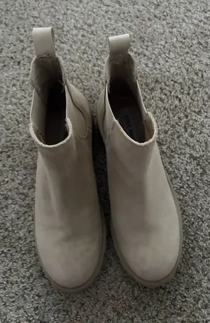 Steve Madden Lug sole boots thumbnail 1