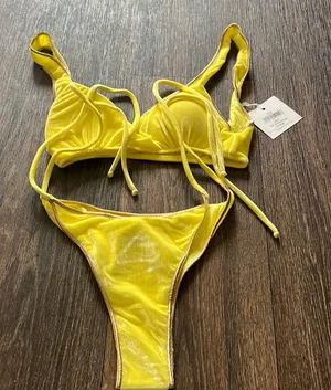 Bikini Lovers in Gige Giallo Bikini Gold thumbnail 1