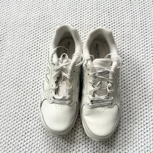 New Balance 411 Comfort Ride WA411LW1 White Walking Shoes Sneakers 7.5D Wide Wmn thumbnail 4