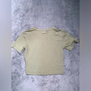Youngla ribbed green crop top small thumbnail 4
