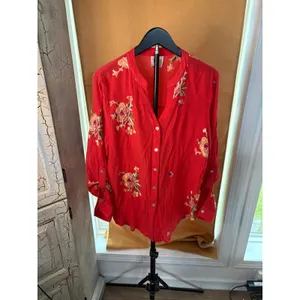 Fig and Flower Floral‎ Embroidered Roll Tab Blouse Top Medium Boho Relaxed Red thumbnail 2