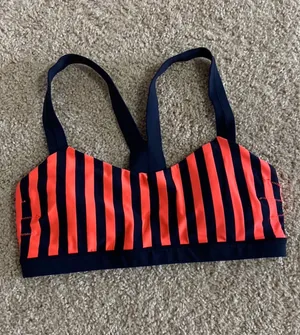 Lululemon sports bra. S thumbnail 8