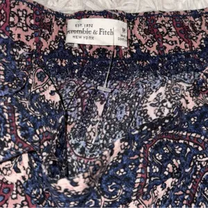 Abercrombie & Fitch Paisley Aztec Boho Crop Wide Leg Pull On‎ Pants Blue medium thumbnail 3