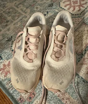 On Cloud Tennis Shoes thumbnail 1
