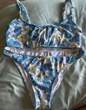 SHEIN Bikini Set thumbnail 1