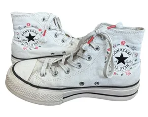 Converse High Tops WOMENS 7 White Embroidered FLOWERS Canvas Chuck Taylor thumbnail 1