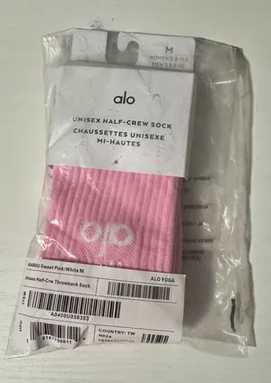 Alo Yoga Socks in Candy hear pink  thumbnail 3