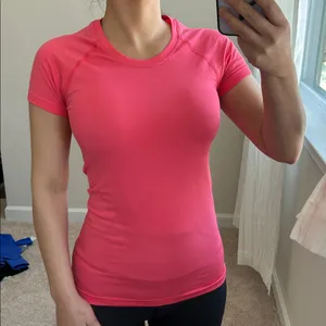 Lululemon top. S thumbnail 1