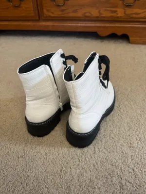 Sugar white boots Size 7 thumbnail 3