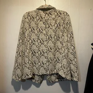 Chicos size 4‎ lace blazer leopard interior thumbnail 5