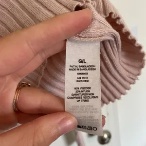 EUC | Garage women’s pale‎ pink cropped sweater — large thumbnail 4