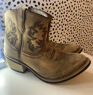Women’s Laredo Cowgirl Boots thumbnail 1