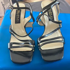 FINAL MARKDOWN Ipanema Women's Black Strappy Sandals 8 1/2 thumbnail 1