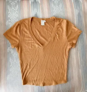 Tilly's V Neck Cropped Shirt thumbnail 1