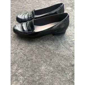 Clarks Women's Black Patent Leather Slip-On Loafers 6 Wide thumbnail 6