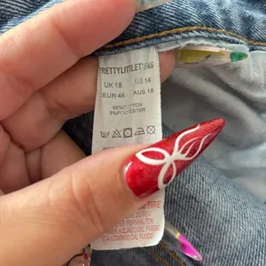 PrettyLittleThing Plus Blue Distressed Straight Leg Jeans Size 14 thumbnail 4