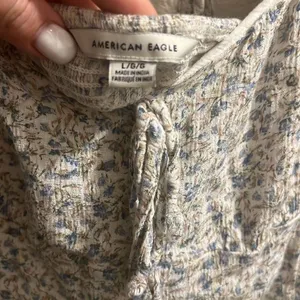 ✨AMERICAN EAGLE OUTFITTERS Women’s Short-sleeved Smocked Sz Large Top✨ thumbnail 5