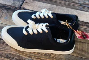 Roxy black and white canvas shoe size 8 thumbnail 1