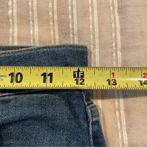 AGOLDE Sophie Mid Rise Ankle Skinny Jeans in Tame 25 thumbnail 8