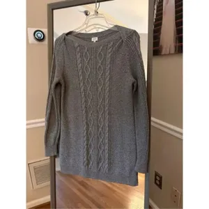 Crown & Ivy Silver Gray Metallic Ribbed Sweater Medium thumbnail 2