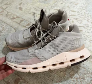 On Cloud Shoes thumbnail 1