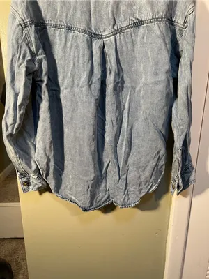 Velvet Heart Women’s Size Large Button Down Shirt Denim Light Medium Wash Chest thumbnail 8