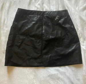 Lulus black leather skirt thumbnail 1