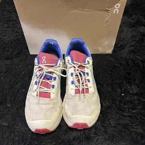 ON CLOUDVISTA multicolored lace up shoes sneakers women’s 9.5 Preowned thumbnail 2