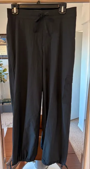 Old Navy Extra High-Waisted Drapey Cargo Super Wide-Leg Pants in Black Sz XS thumbnail 1