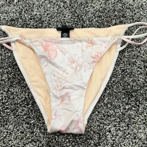 Bikini Bottoms thumbnail 1
