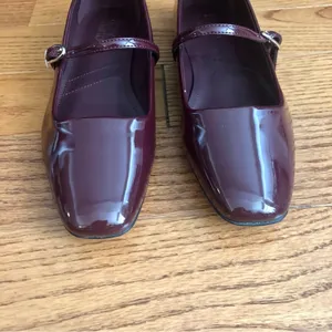 Franco Sarto Tinsley Patent Leather Burgundy Mary Jane Flats Women’s SZ 7.5 NWOT thumbnail 3