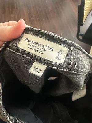 Abercrombie Curve Love High-Rise Ankle Straight Ultra Jeans thumbnail 3