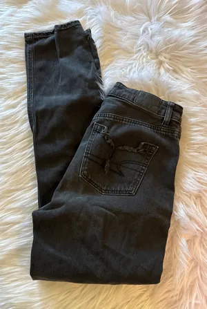 American Eagle Mom Jeans thumbnail 1