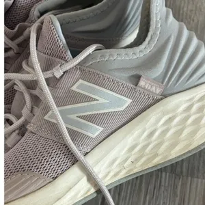 New Balance Fresh Foam Roav‎ Logwood Light Cyclone Womens 8 Running Shoes thumbnail 5