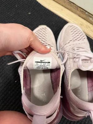 Women’s Nike Air Max 270 Size 7.5 thumbnail 4