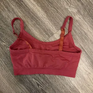 Old Navy Active Sports Bra Red Large Seamless Ribbed‎ Yoga Athleisure thumbnail 2