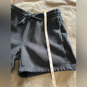 Aritzia TNA Black Cozy Fleece Sweatshorts Drawstring Pockets Women’s Sz S EUC thumbnail 8