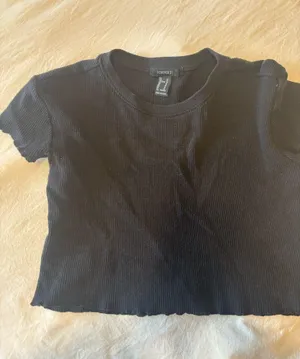 Forever 21 Black Tee Short Sleeve thumbnail 1