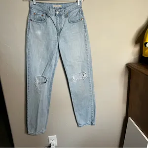 Levi's Lo Pro Straight Light Blue Distressed Slouchy‎ Mid Rise Denim Jeans thumbnail 4