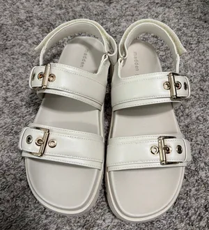 Madden Girl Sandals thumbnail 1