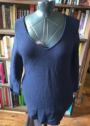 Boden navy blue wool/cotton blend v-neck size 6 royalcore sweater thumbnail 1