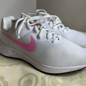 Nike White and Pink revaloution 6 Running Shoes size 5.5 NWT thumbnail 13