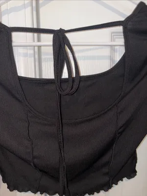 Women’s Black Long-Sleeve Tie-Back Crop Top thumbnail 3