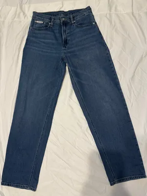 NWOT Women’s Calvin Klein Mid-Blue Straight Leg Jeans thumbnail 4