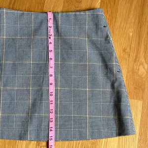 Wilfred Aritzia Plaid Mini Skirt Women’s Size 4 Gray Black Lined Career thumbnail 8