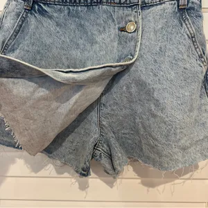 Zara Denim Skort Sz XS Cutoff Jean Shorts Acid Wash thumbnail 4