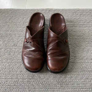 Clark’s Dark Brown Leather Low Heel Mules Clogs Size 9M thumbnail 7