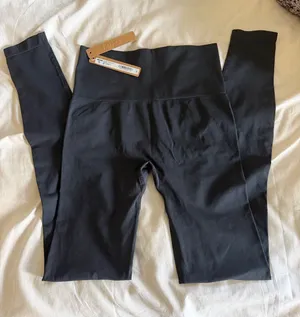 SKIMS Black Seamless Leggings thumbnail 1