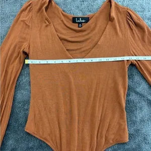 Lulus Rust Orange Deep V-Neck Long Sleeve Puff Shoulder Bodysuit Size Medium‎ thumbnail 6